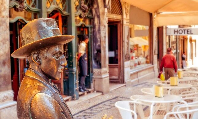 Lisbona, un tour letterario della città sulle tracce di Pessoa: da Chiado a Belém